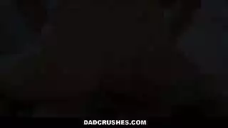 استيقظت يائسة من أجل قذف حلق قاسي