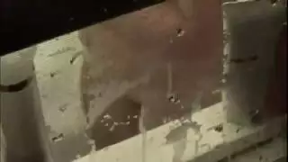 هي لا تعلم أن جارها يشاهدها تستمني حتى الوصول للرعشة