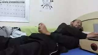 فتاة هندية ذات كس مشعر تمارس العادة السرية