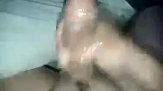 مقطع إباحي: قطط ساخنة تبلع سائل مني من أقضبة سميكة