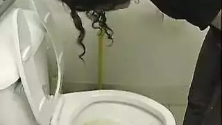 شميز ينيك بقوة في مشهد إباحي صريح
