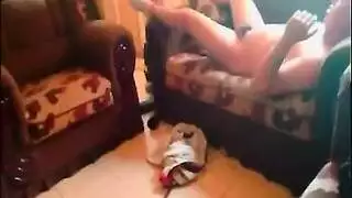 لعق أثداء مثير وجلسة إرضاع للكبار