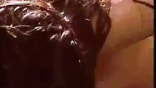 تنتج وهي نايم