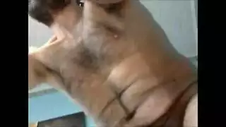 قضيب أسود كبير يمارس الجنس مع أم عربية فوق طاولة الشاي