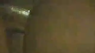المؤخرات الفقاعية تطلق تياراً ساخناً من البول على عموده