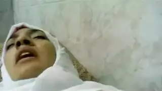 قحبة تعلو الرجل