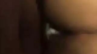 رجل يصرخ ع البنت