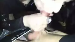 فتاة صغيرة تفقد عذريتها فرج ضيق ينزف أثناء الجنس