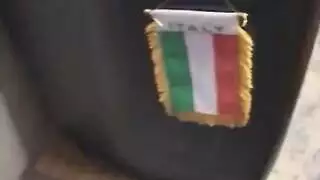 تلعب ف كسها على الشاطئ