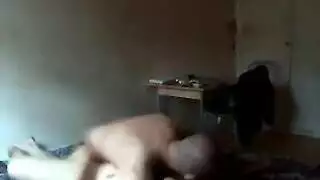 مترجمان يحصلان على ثقوبهما ممتلئة بقوة