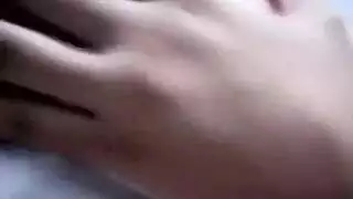 قذف داخلي مكثف: فتاة عربية تُضاجع وتمتلئ بقضيب أسود كبير