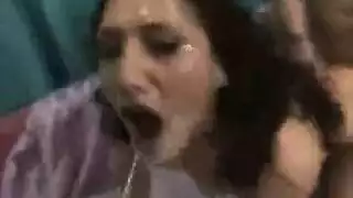 مشهد إباحي: الراقصة العنكبوت تمتلئ فتحاتها