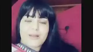 منقبات تعري عن صدرها الحار