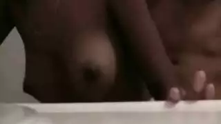 منفردا كومينغ الذكور في المرحاض واللعب مع نظيره الاميركي ديك والديك