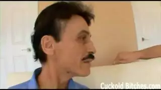 صديق عصبي يحصل على جنس فموي غير متوقع وحمولة ضخمة