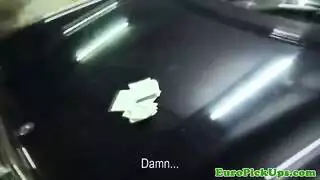 حركة جنسية صعبة لشابة: ضخ كس وكلام فاحش