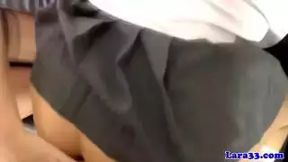 فتاة صغيرة تمارس الجنس الفموي على فرج امرأة خبيرة حليق