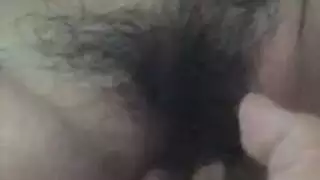 في هذه العطلة، فرجها يطالب بهدايا قوية