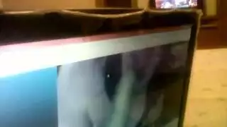 ابنة وقحة تبلع السائل المنوي بعد جنس قاسي