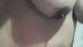 لحس سحاقي على أثداء صغيرة جافة