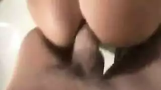 مراهقة داعرة تصرخ من إيلاج مهبلي شديد