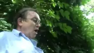 سخيف هذا مثير شقراء وقحة في سن المراهقة في حديقة عامة