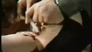 ميلفز تحب اللاتكس تحصل على مؤخرتها وفرجها الجائعين محشوين بقضيب عملاق