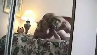 مثليات متزوجات يصورن مشهدهن الإباحي الأول