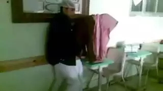 عربي: شريك خاضع يستقبل زب عربي في فتحته الضيقة