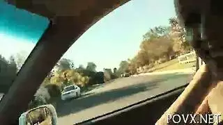 فاتنة صغيرة تحب الدفع العميق