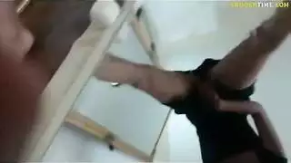 يفوت زبة بطيزها اول مرة