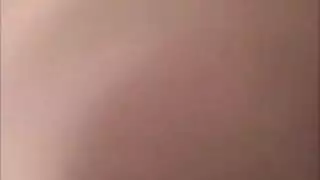 مشهد البلع العميق والقذف داخل أليساء