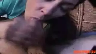عاهرة مراهقة يتم نيك وجهها وتغطيته