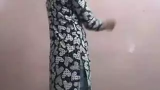 إمرأة بقضيب تمارس الجنس مع صديقتها