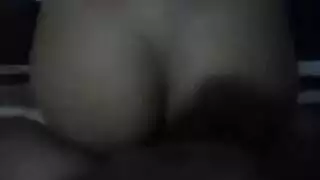 خيال جنس حيواني: كلب ينيكها بقوة في أوضاع إباحية