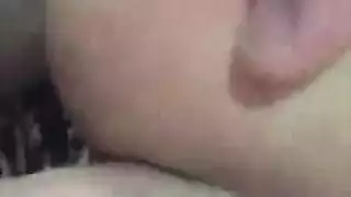 رجل ناضج يعلم مراهقة بريئة كل شيء عن الجنس