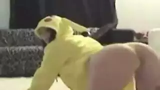 بورن هواة: فتاة عربية ممتلئة تظهر ثدييها الكبيرين المستديرين