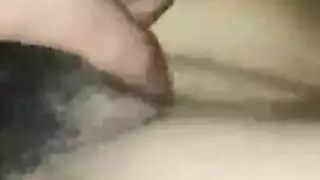 مراهقة مصرية متهتكة تأخذ قضيبين عميقًا في مهبلها