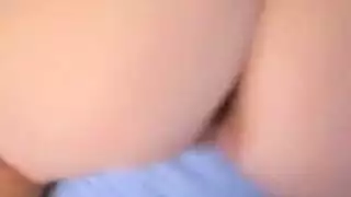فتاة متعرجة تتعرض للجنس على الوجه والصدر