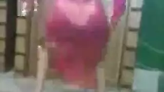 أو رقص مغربي – أثداء بارزة وأرداف تهتز