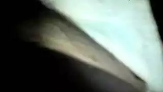 سكس عربي مسرب من هاتف نياك يقلع صاحبته الكيلوت و يلحس كسها و ينيكها