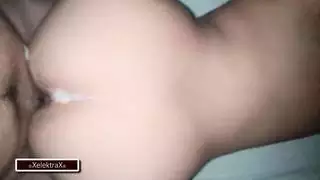 بنت ترتجف من نيك
