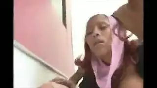 مشهد إباحي: أثداء كبيرة وفرج ممطوط، جنس فموي وجنس خشن في غرفة النوم