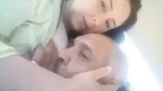 زوجة ساخنة تخون مع حميها نيك عنيف في السيارة ومص للبزاز