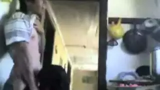 كريمي مطبخ حار: نكاح كلبي قاسي على سطح الطاولة
