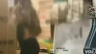 جماع جماعي في متجر البقالة: أوgy جامح في الأماكن العامة بلبنان