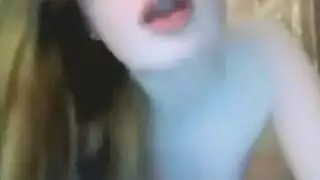 فتاة جزائرية مثيرة تعرض جسدها وتتوسل لـ حركة جنس صعبة