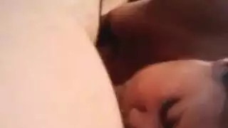 أم عربية تشتهي قضيبًا كبيرًا