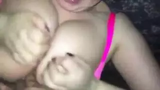 نجم إباحي عربي تظهر ثدييها وتتعرض للهجوم الجنسي