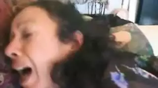 حركة حلق عميق متطرفة مع بلع السائل النهائي